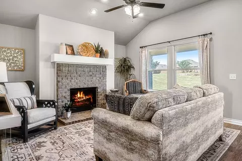Living - Woodrock St., Harrah, OK 73045 photo 3 of 5