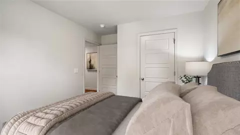 Bedroom - 5025 Fox Glen Dr, Jackson, MS 39212 photo 8 of 10