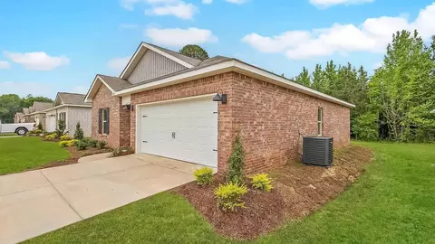 Exterior - 5025 Fox Glen Dr, Jackson, MS 39212 photo 3 of 14