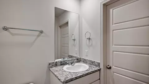 Bath - 5025 Fox Glen Dr, Jackson, MS 39212 photo 1 of 6