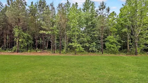 Exterior - 5025 Fox Glen Dr, Jackson, MS 39212 photo 5 of 14