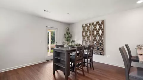 Dining - 5025 Fox Glen Dr, Jackson, MS 39212 photo 2 of 3