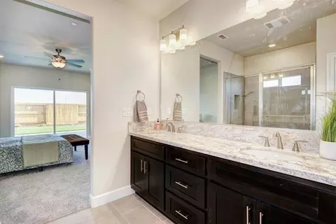 Bath - 928 Norman Rd, Galt, CA 95632 photo 2 of 6