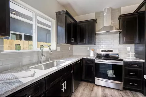 Kitchen - 928 Norman Rd, Galt, CA 95632 photo 5 of 9