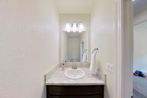 Bath - 928 Norman Rd, Galt, CA 95632 photo 6 of 6