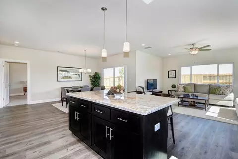 Kitchen - 928 Norman Rd, Galt, CA 95632 photo 4 of 9