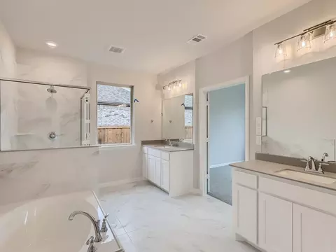 Bath - 11436 Wulstone Rd, Haslet, TX 76052 photo 3 of 10
