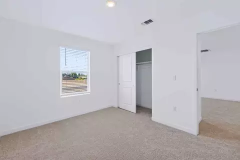 Bedroom - 3945 E Oakridge Ave, Visalia, CA 93292 photo 4 of 22