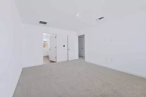 Bedroom - 3945 E Oakridge Ave, Visalia, CA 93292 photo 1 of 22