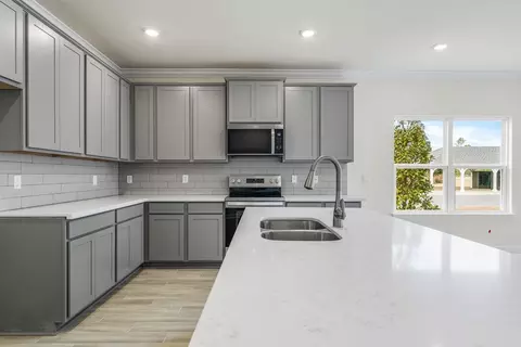 Kitchen - 13 Splendor Run, Freeport, FL 32439 photo 3 of 7