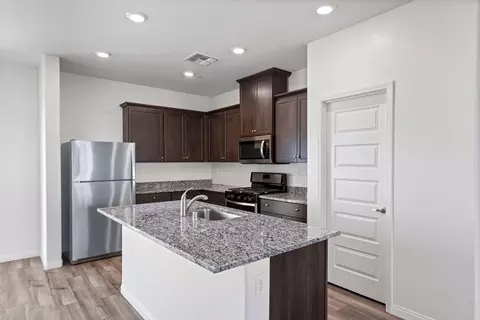 Kitchen - 5124 Beaverhead Ave, Bakersfield, CA 93306 photo 2 of 4