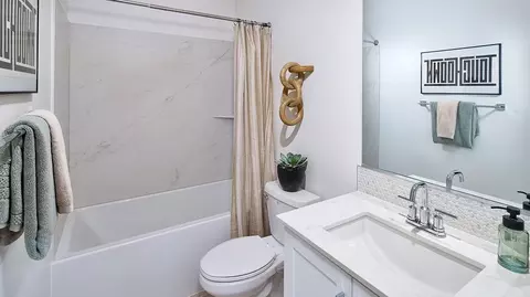 Bath - 5549 Aletha Way, Oceanside, CA 92057 photo 4 of 7