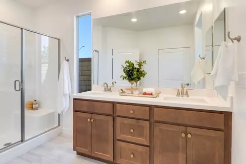 Bath - 1563 Winding Sun Dr, Beaumont, CA 92223 photo 1 of 4