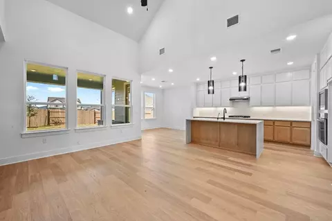 Living - 15311 Le Reve Ln, Conroe, TX 77302 photo 3 of 3