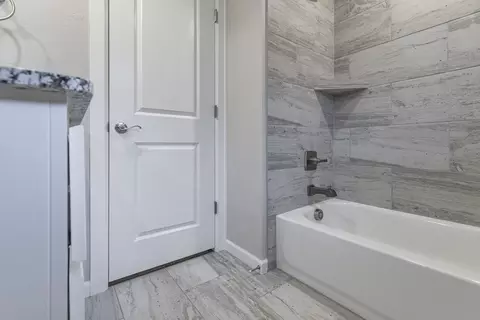 Bath - 2920 E Northampton St, Broken Arrow, OK 74014 photo 4 of 20