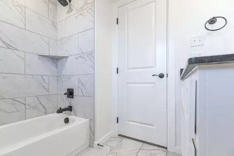 Bath - 2920 E Northampton St, Broken Arrow, OK 74014 photo 7 of 20