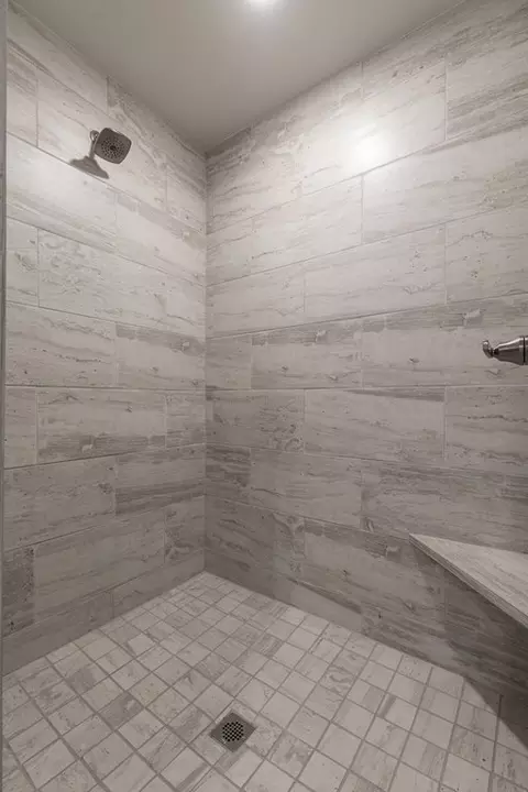 Bath - 2920 E Northampton St, Broken Arrow, OK 74014 photo 2 of 20