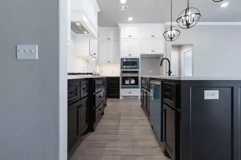 Entry Way - 2920 E Northampton St, Broken Arrow, OK 74014 photo 1 of 5