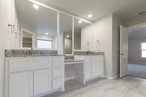 Bath - 2920 E Northampton St, Broken Arrow, OK 74014 photo 1 of 20