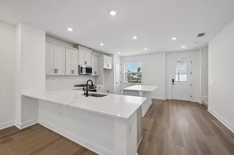 8229 Seaflower Pkwy, Bradenton, FL 34210
