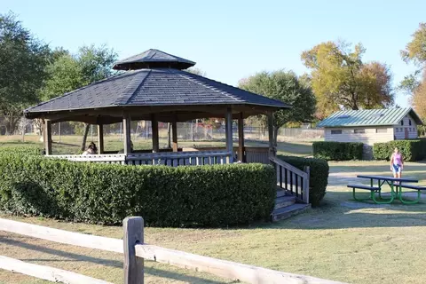 Exterior - 310 Shadow Ridge Rd, Rockwall, TX 75087 photo 10 of 12