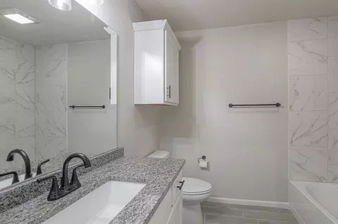 Bath - 8303 Greentree Dr, Lenexa, KS 66227 photo 2 of 5