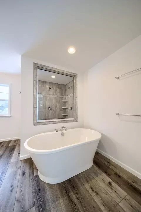 Bath - 8582 Rocky Springs Rd, Frederick, MD 21702 photo 3 of 15