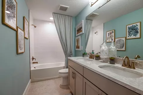 Bath - 13514 Shadow Creek Trl, Parrish, FL 34219 photo 2 of 3