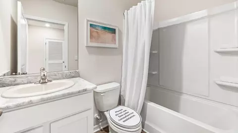 Bath - 4013 Miller Pointe Ct, Bradenton, FL 34208 photo 3 of 5