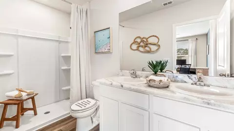 Bath - 4013 Miller Pointe Ct, Bradenton, FL 34208 photo 2 of 5