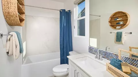 Bath - 5543 Aletha Way, Oceanside, CA 92057 photo 5 of 8