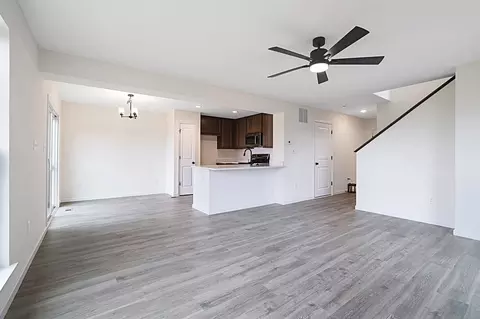Living - 119 Barley Field Rd, Cuba, MO 65453 photo 3 of 4