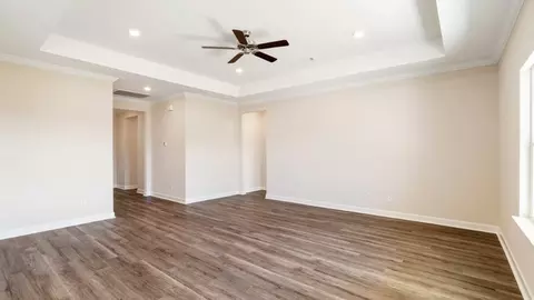 Living - 100 Laney Ln, Dothan, AL 36305 photo 3 of 7