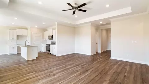 Living - 100 Laney Ln, Dothan, AL 36305 photo 2 of 7