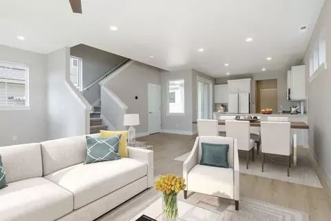 Living - 60849 SE Barstow Pl, Bend, OR 97702 photo 2 of 4