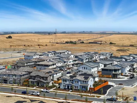 View/Area - 2441 Cinnabar Dr, Fairfield, CA 94533 photo 5 of 9
