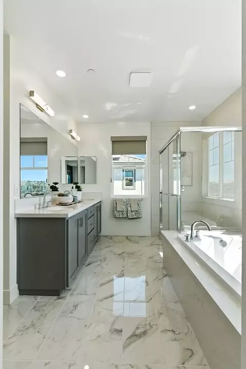 Bath - 2441 Cinnabar Dr, Fairfield, CA 94533 photo 6 of 15