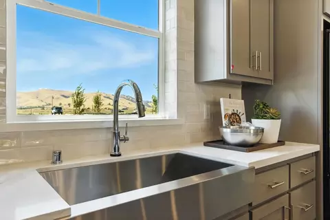 Kitchen - 2441 Cinnabar Dr, Fairfield, CA 94533 photo 3 of 12