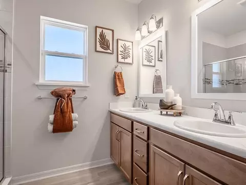 Bath - 754 SW 77th Cir, Ocala, FL 34474 photo 1 of 5