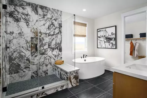 Bath - 3943 Kevin St, Dublin, CA 94568 photo 1 of 6