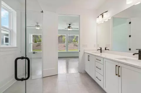 Bath - 1005 Pine Bark Ln, Canton, GA 30114 photo 1 of 1