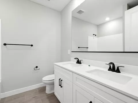 Bath - 1083 W Haynes Way, Apache Junction, AZ 85120 photo 4 of 7