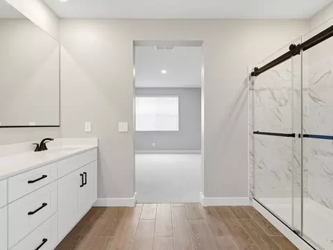 Bath - 1083 W Haynes Way, Apache Junction, AZ 85120 photo 1 of 7