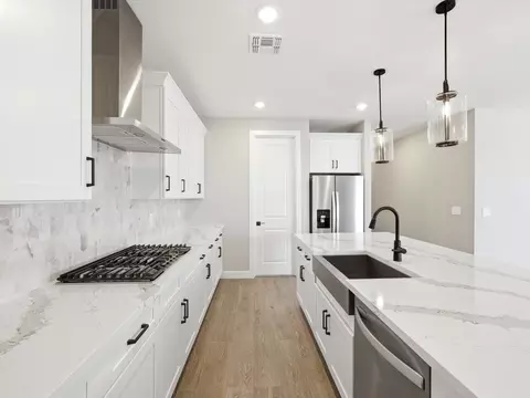 Kitchen - 1083 W Haynes Way, Apache Junction, AZ 85120 photo 4 of 8