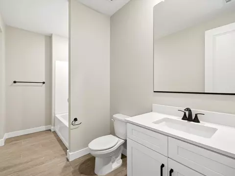 Bath - 1083 W Haynes Way, Apache Junction, AZ 85120 photo 3 of 7