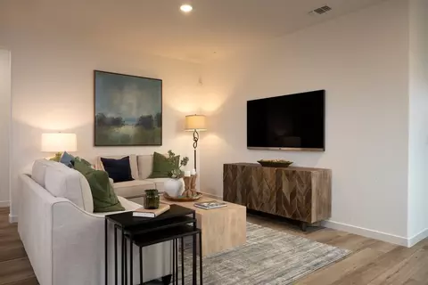 Living - 255 Travis Ct, Merced, CA 95341 photo 1 of 1