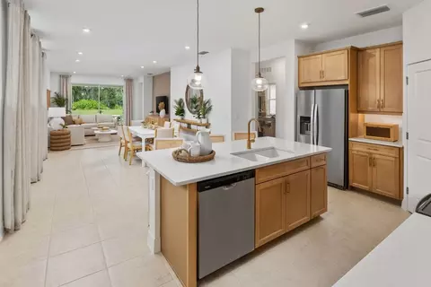 Kitchen - 13037 Pierce St, Parrish, FL 34219 photo 2 of 3