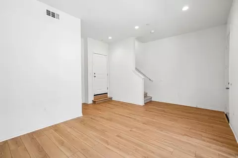 Living - 5876 Linden Ave #5, Long Beach, CA 90805 photo 3 of 7