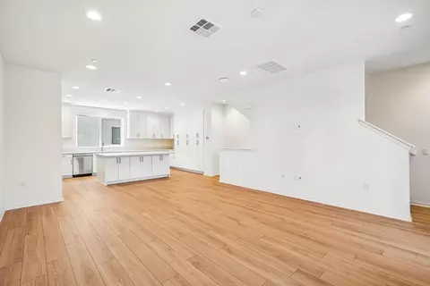 Living - 5876 Linden Ave #5, Long Beach, CA 90805 photo 4 of 7
