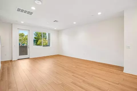Living - 5876 Linden Ave #5, Long Beach, CA 90805 photo 6 of 7